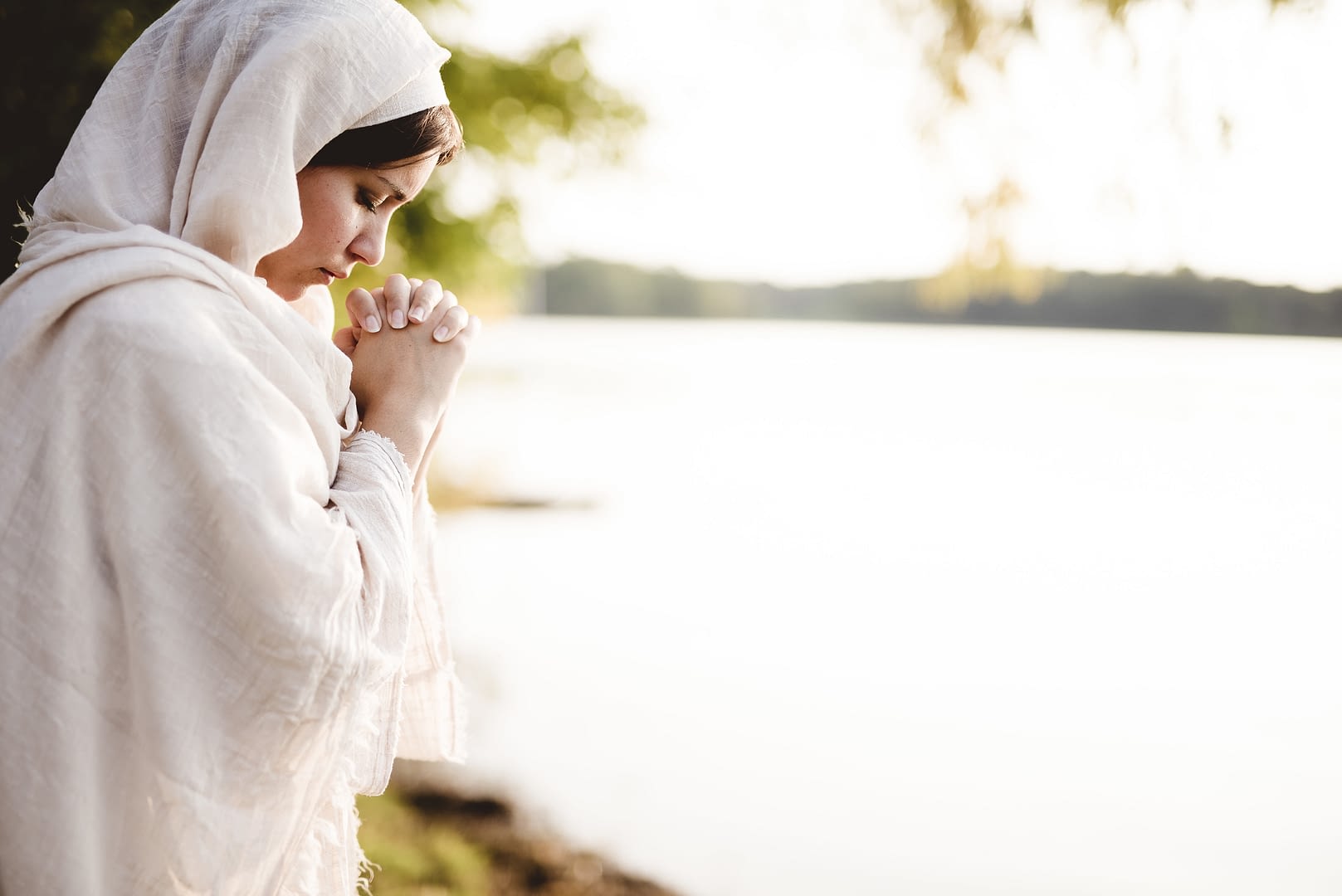 There are many strong women in the Bible. What can we learn from their example> How can we be known as strong women, just like them?