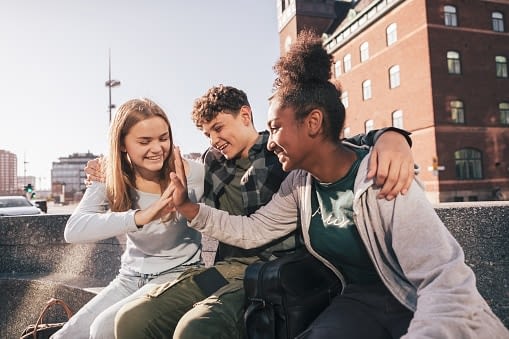 three teenager friends